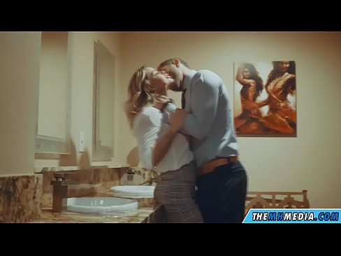 ❤️ Kapag ang isang busty blonde seduces sa isang pampublikong banyo ☑ Fuck video sa tl.filmepornonline.ru ❌️❤